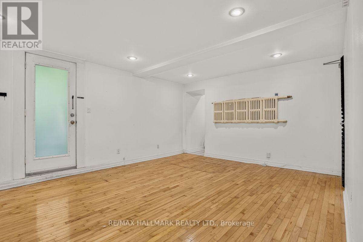Lower - 483 Parkside Drive, Toronto, Ontario  M6R 2Z9 - Photo 5 - W13601064