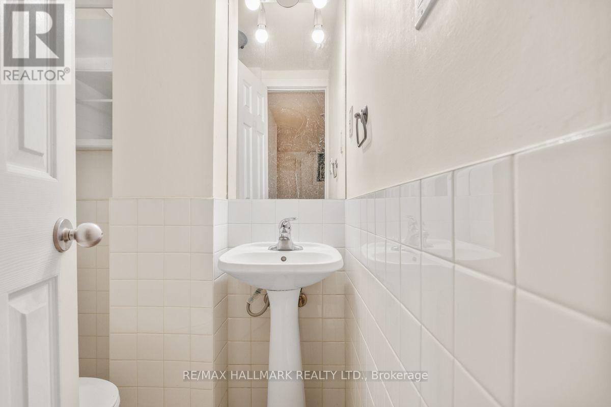 Lower - 483 Parkside Drive, Toronto, Ontario  M6R 2Z9 - Photo 16 - W13601064