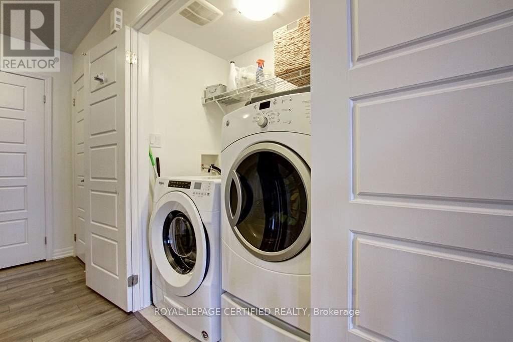 213 Betsy Drive N, Oakville, Ontario L6M 0V1 - Photo 3 - W13664050