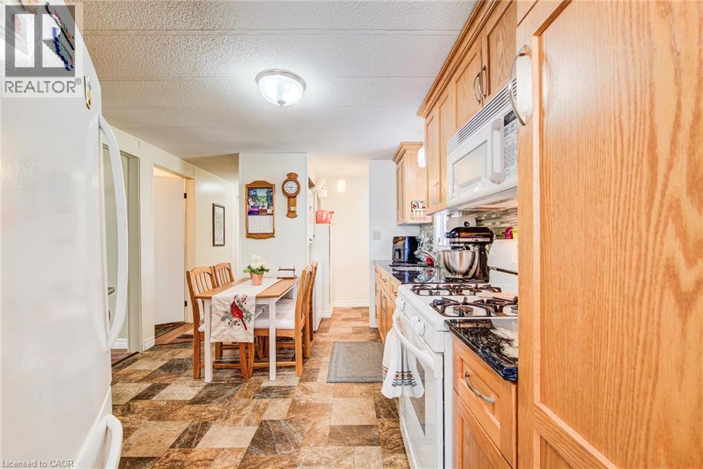 21 Fairview Crescent, Listowel, Ontario  N4W 3G8 - Photo 12 - 40854991