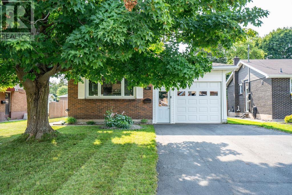 5 Royal Rd, Sault Ste. Marie, Ontario  P6C 5G8 - Photo 2 - SM262113