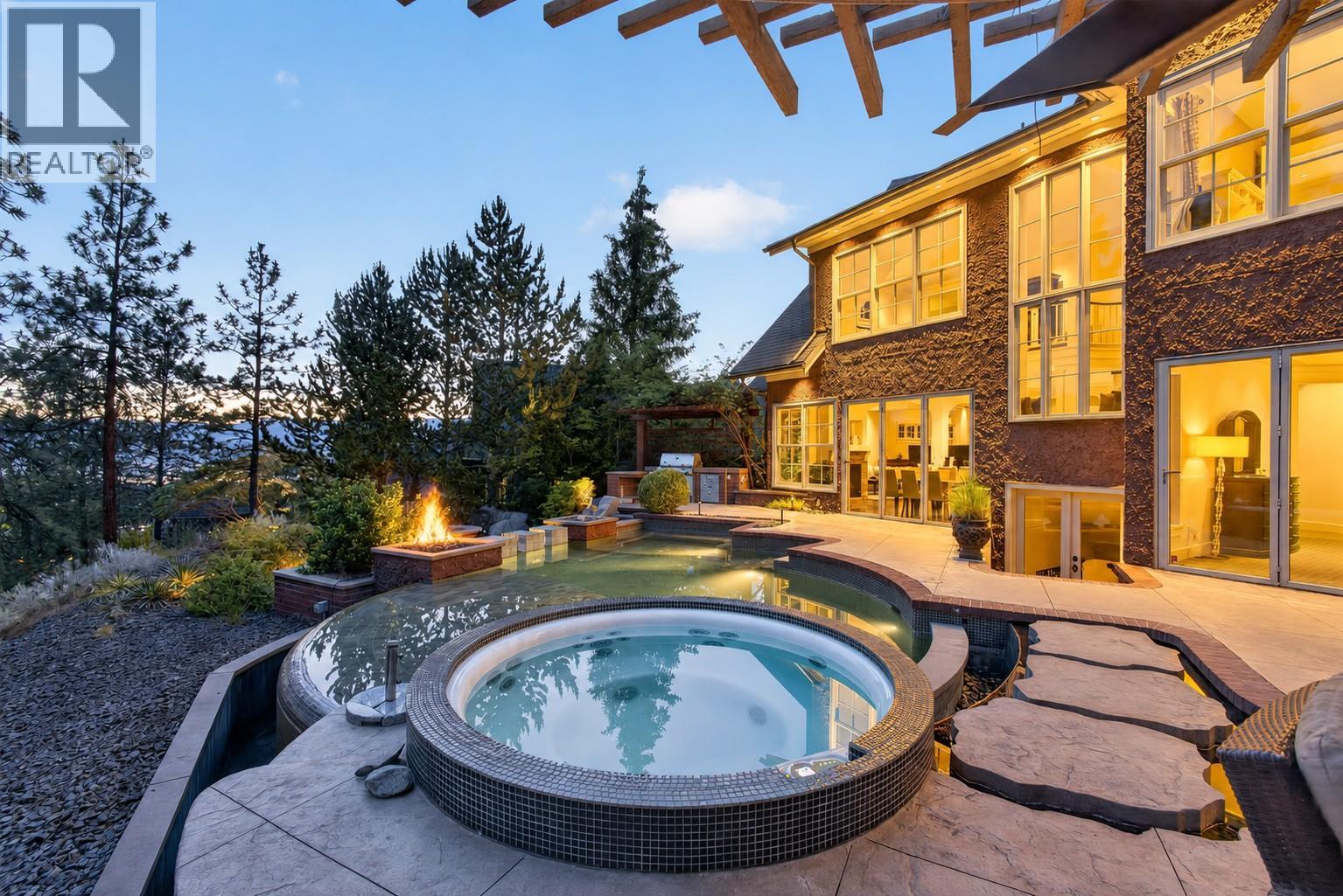 965 Westpoint Drive, Kelowna, British Columbia  V1W 2Z3 - Photo 2 - 10397528