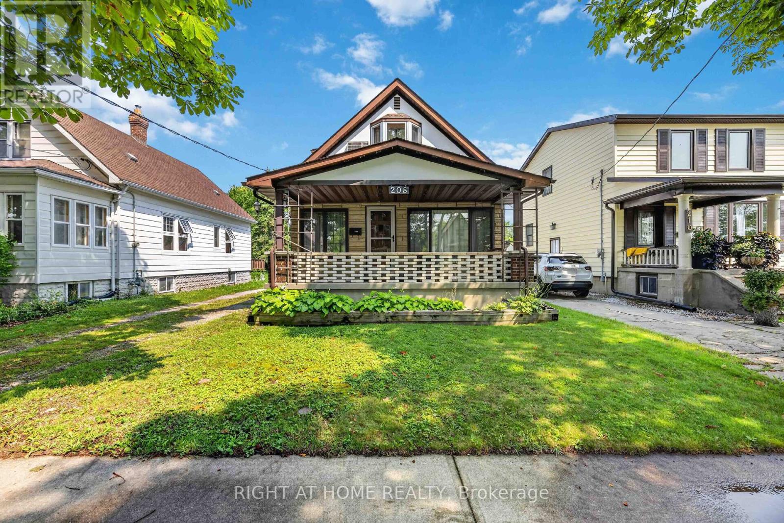 208 ROSS AVENUE, Sarnia, Ontario