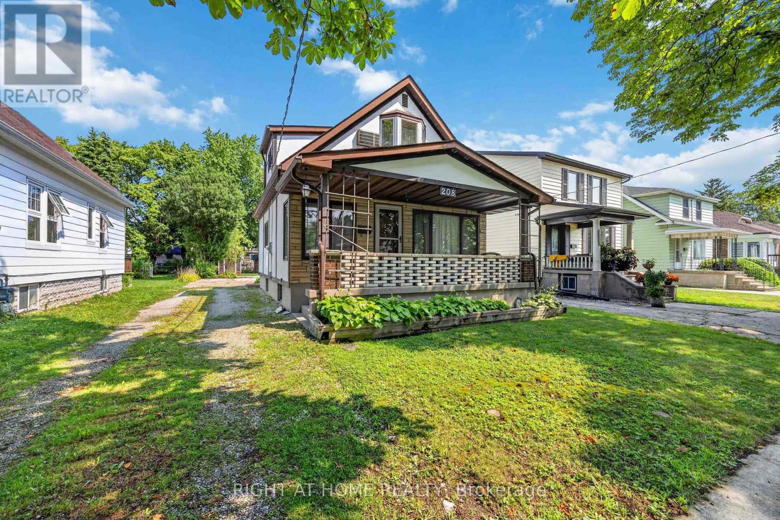 208 Ross Avenue, Sarnia, Ontario  N7T 1J7 - Photo 2 - X13668070