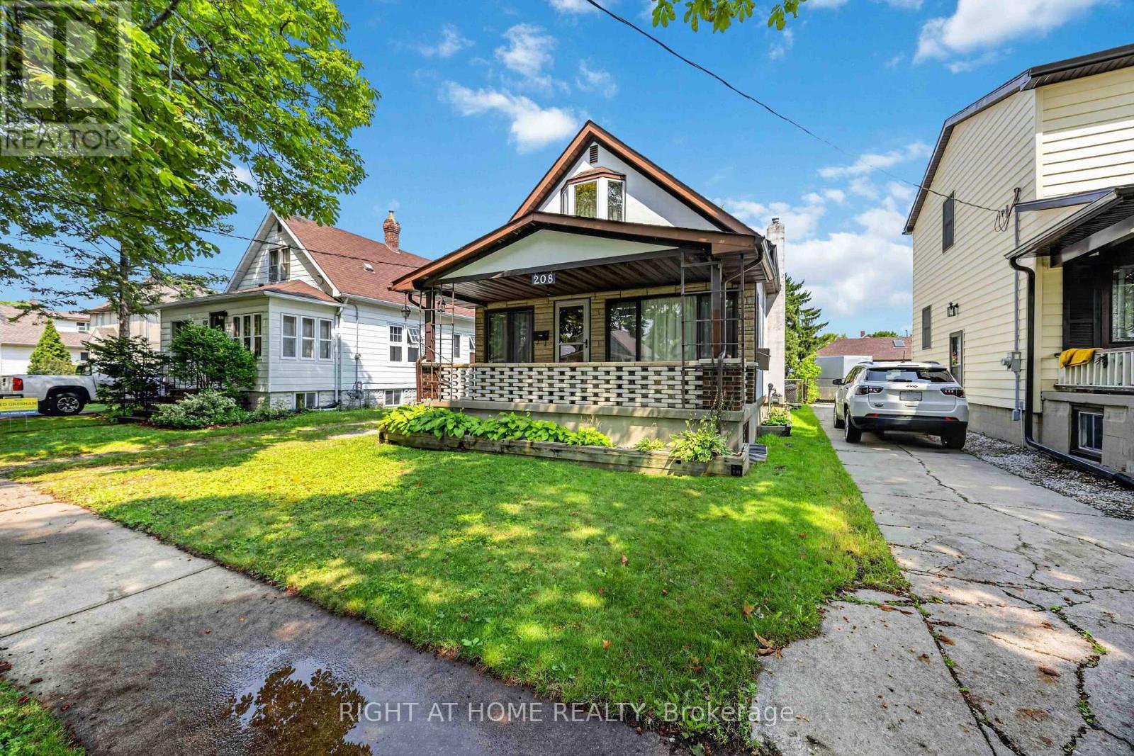 208 Ross Avenue, Sarnia, Ontario  N7T 1J7 - Photo 3 - X13668070
