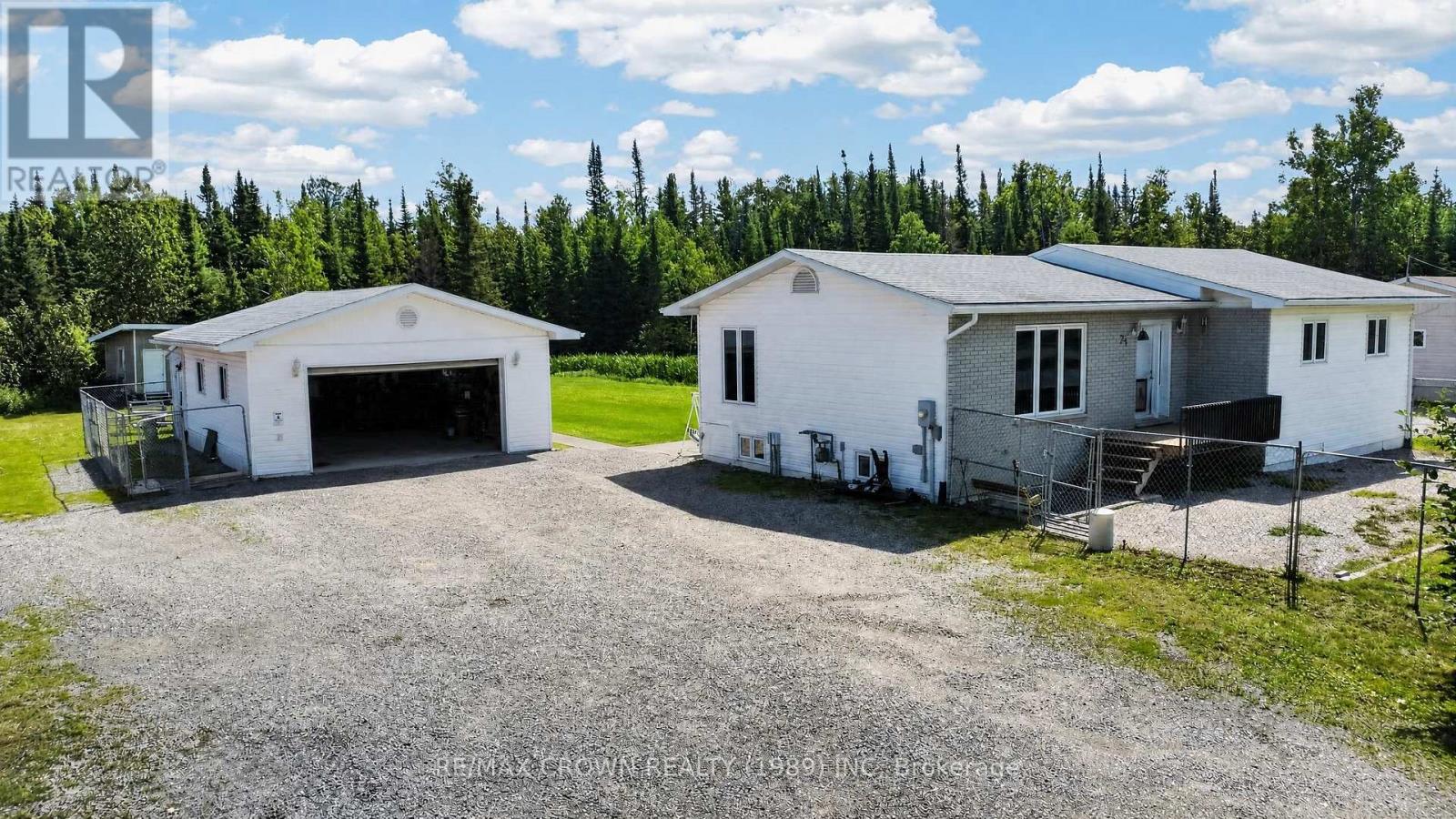 21 Cloutier Road S, Hearst, Ontario  P0L 1N0 - Photo 2 - T13668030