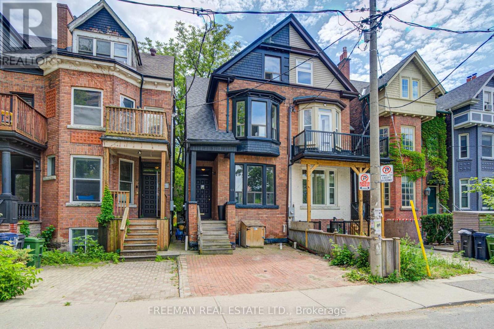 <div class="slider-price">$1,199,000</div><p>63 Sussex Avenue, Toronto, Ontario</p>