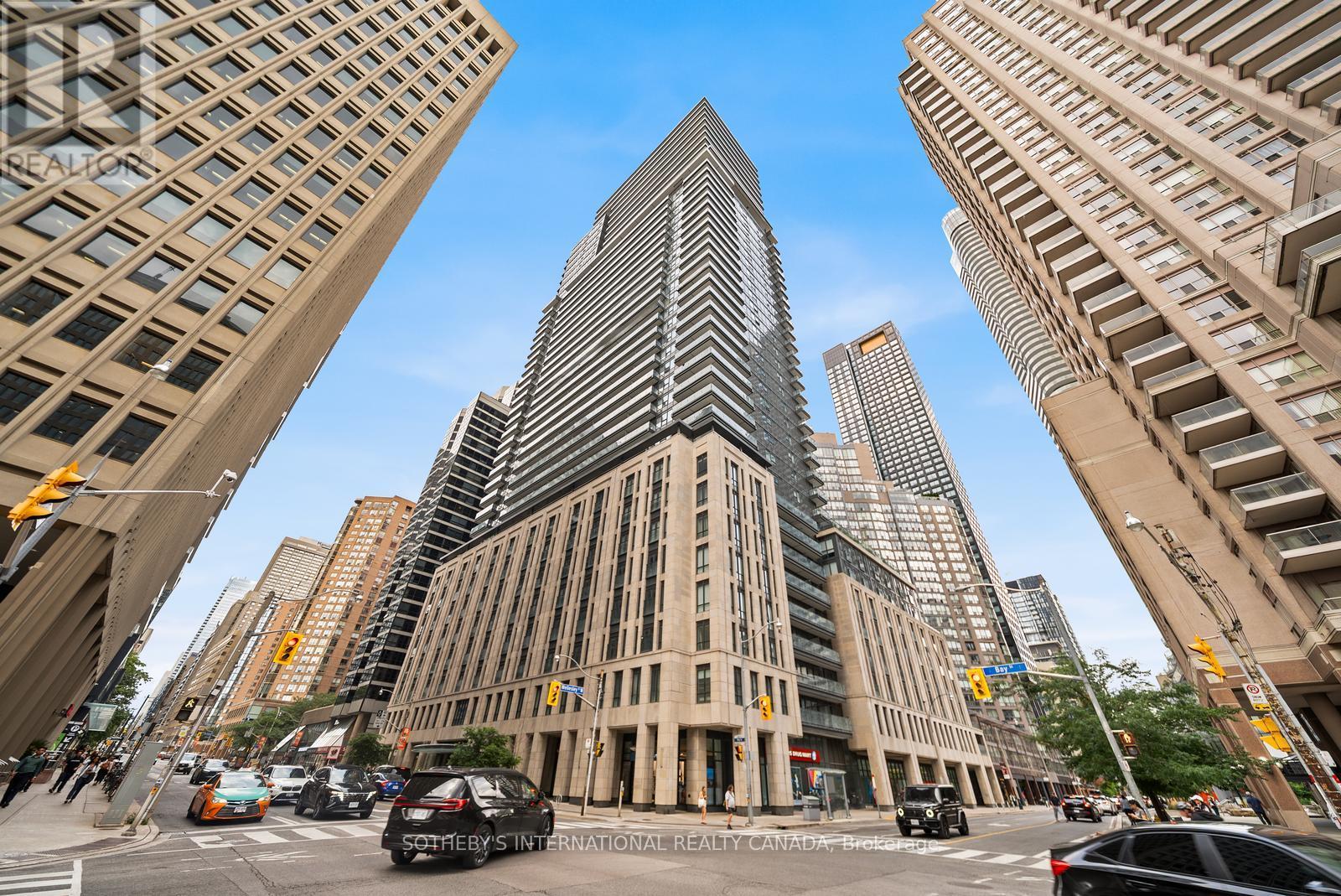 <div class="slider-price">$1,099,000</div><p>3807 - 955 Bay Street, Toronto, Ontario</p>