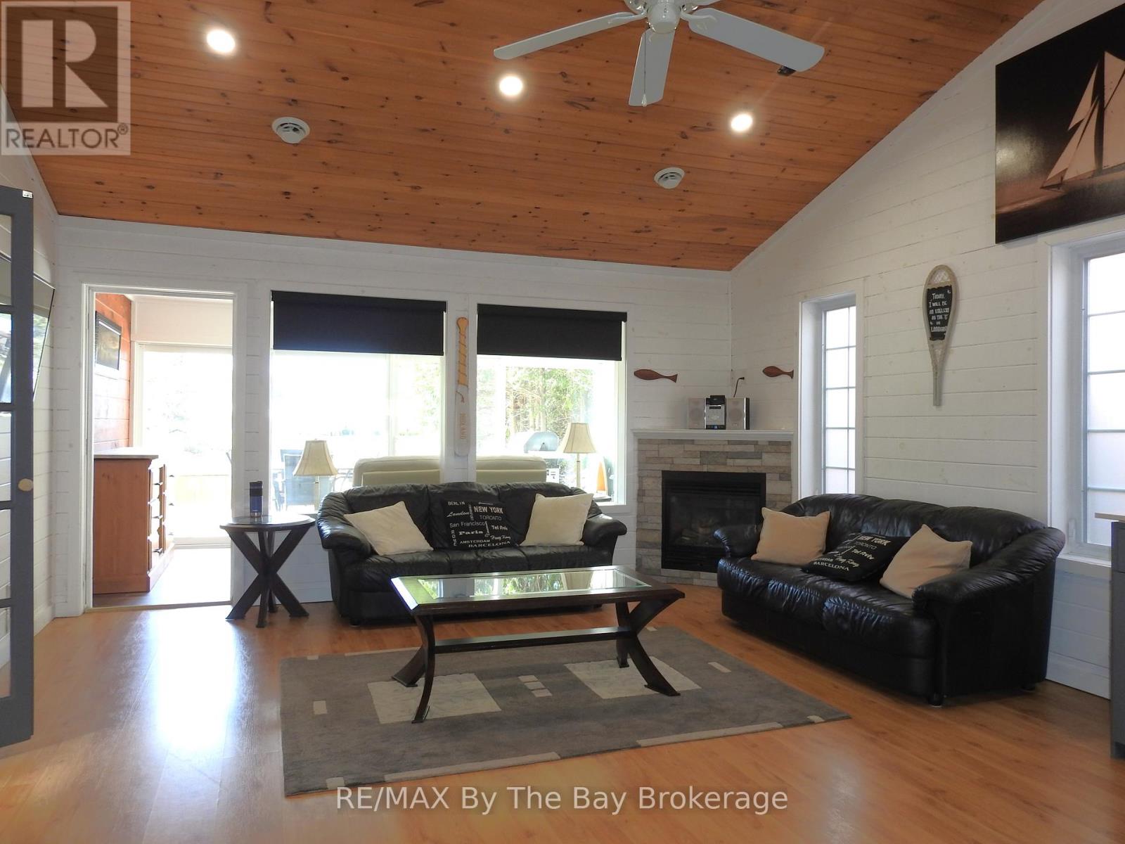 11 Cabin Crescent, Wasaga Beach, Ontario  L9Z 1X7 - Photo 4 - S13668114