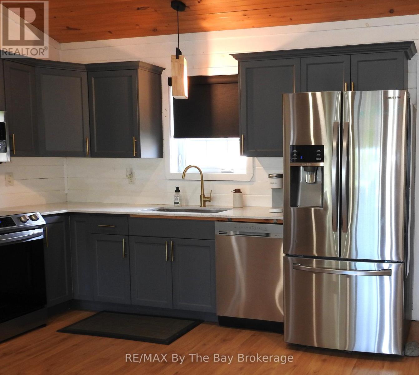11 Cabin Crescent, Wasaga Beach, Ontario  L9Z 1X7 - Photo 6 - S13668114