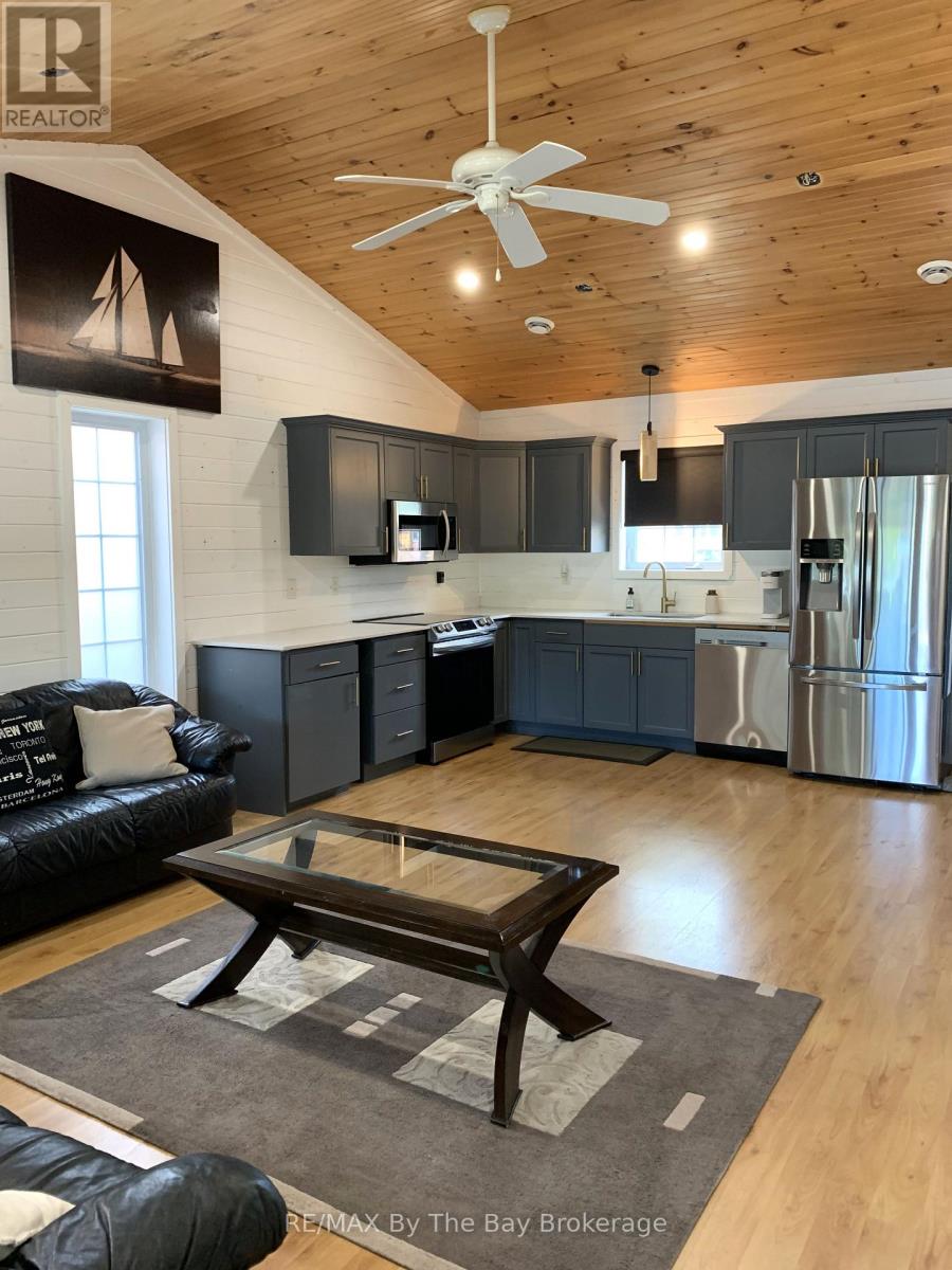 11 Cabin Crescent, Wasaga Beach, Ontario  L9Z 1X7 - Photo 8 - S13668114