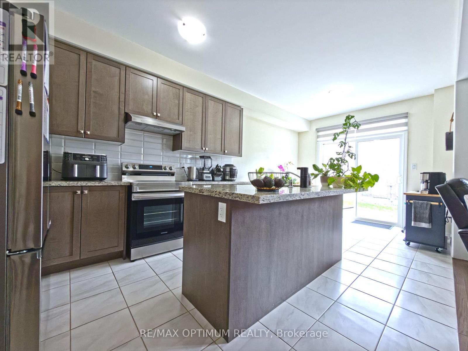 3 Armilia Place, Whitby, Ontario  L1P 0N9 - Photo 11 - E13668012