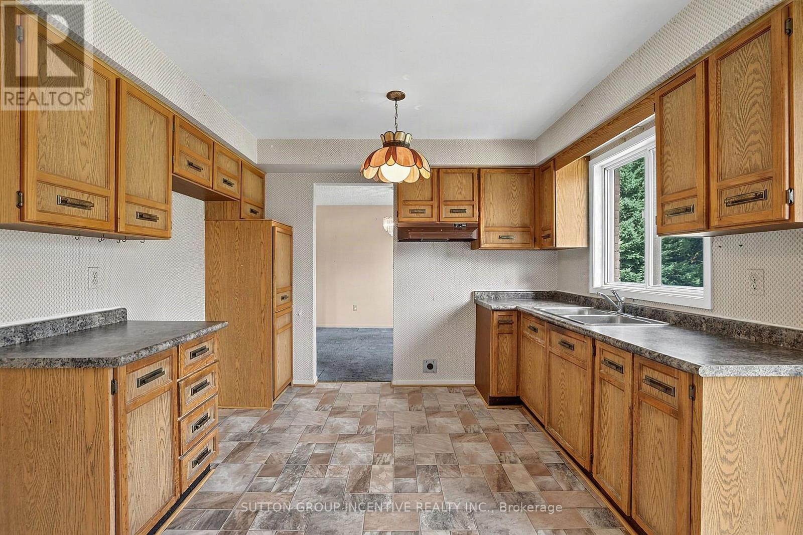 37 Moore Park Drive, King, Ontario  L0G 1T0 - Photo 11 - N13667980