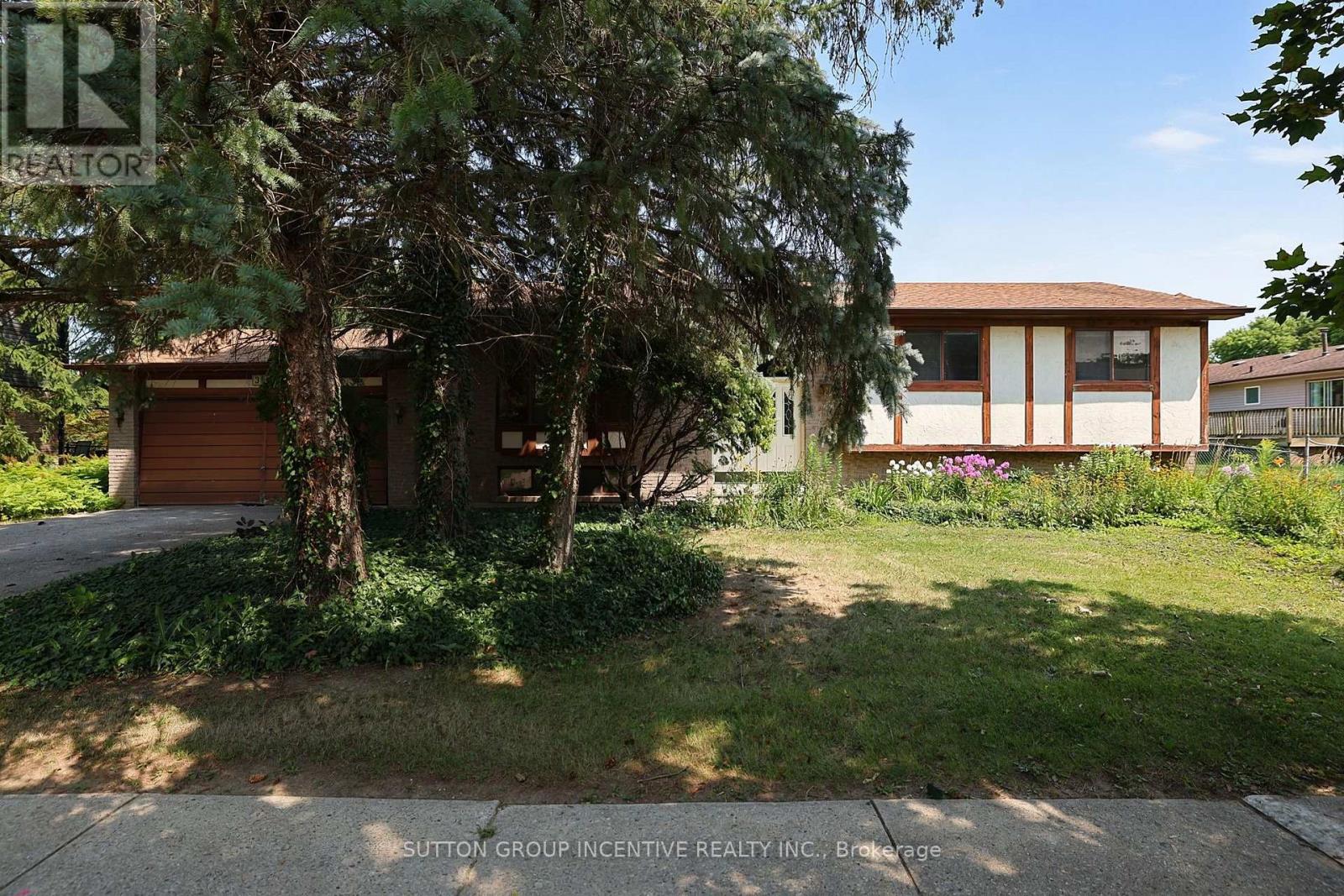 37 Moore Park Drive, King, Ontario  L0G 1T0 - Photo 2 - N13667980