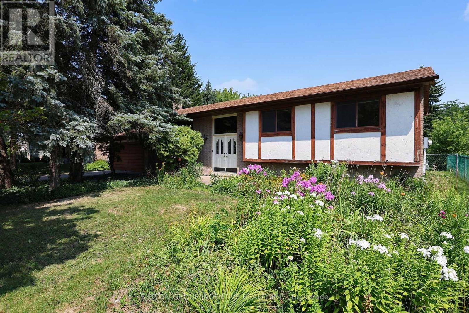 37 Moore Park Drive, King, Ontario  L0G 1T0 - Photo 3 - N13667980
