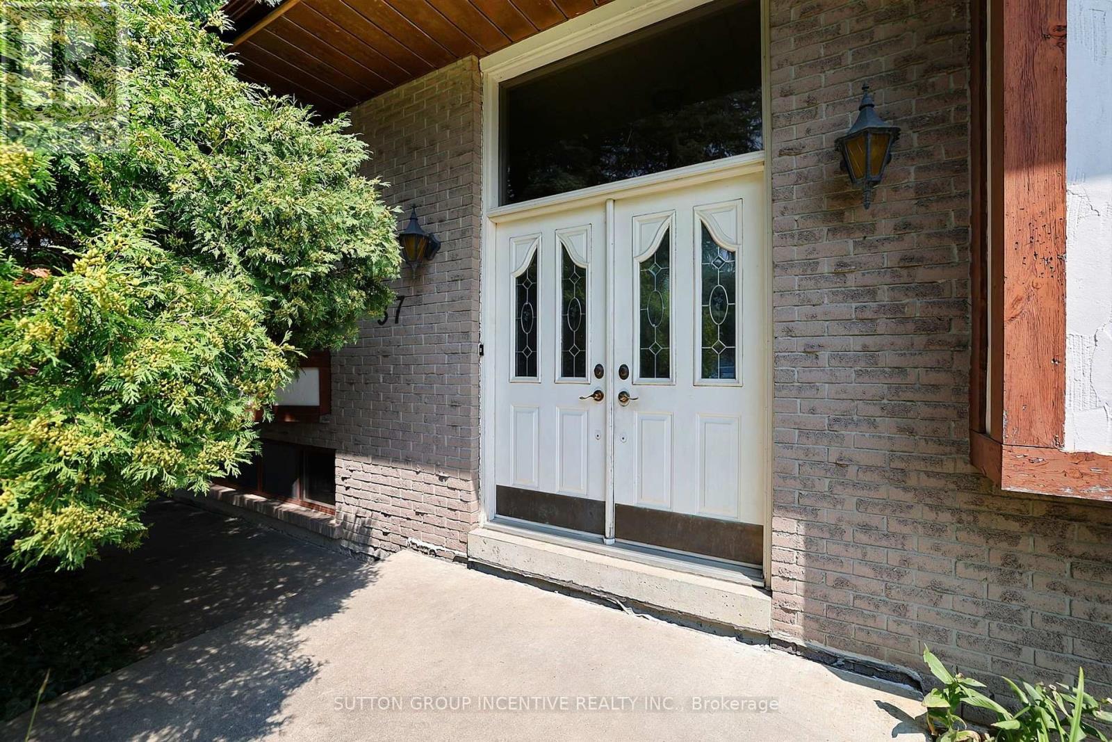 37 Moore Park Drive, King, Ontario  L0G 1T0 - Photo 4 - N13667980