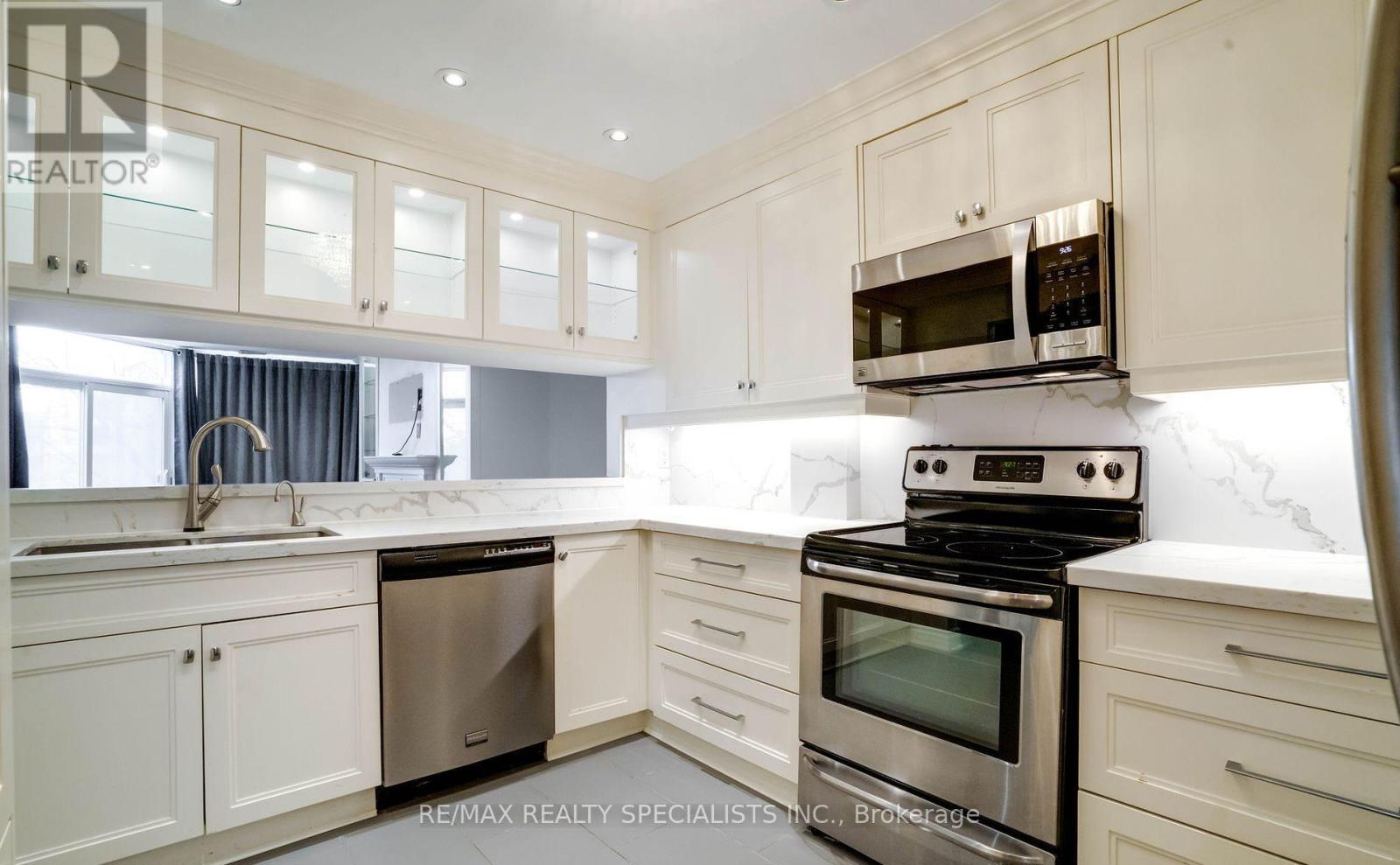 Th5 - 100 Arbors Lane, Vaughan, Ontario  L4L 7G4 - Photo 2 - N13668138