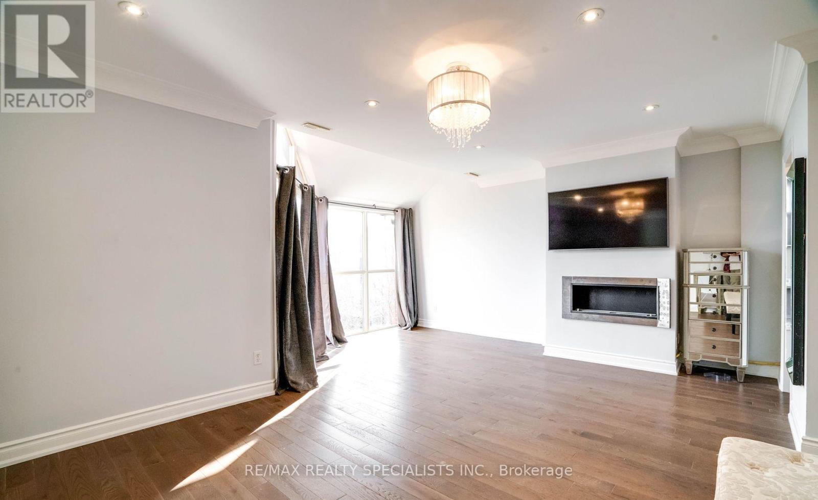 Th5 - 100 Arbors Lane, Vaughan, Ontario  L4L 7G4 - Photo 6 - N13668138