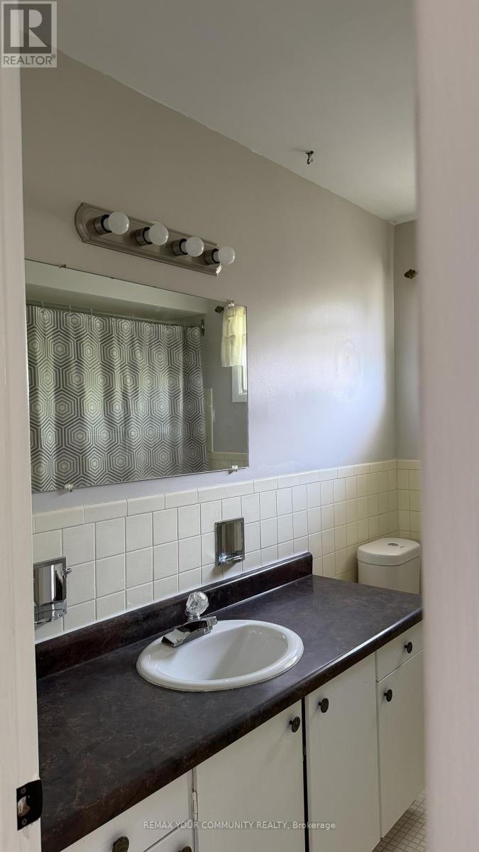 3796 Wyewood Road, Mississauga, Ontario L4T 2A2 - Photo 10 - W13221820