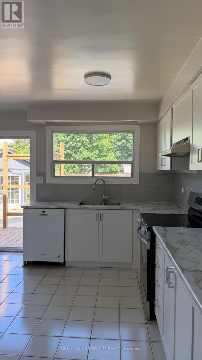 3796 Wyewood Road, Mississauga, Ontario L4T 2A2 - Photo 6 - W13221820