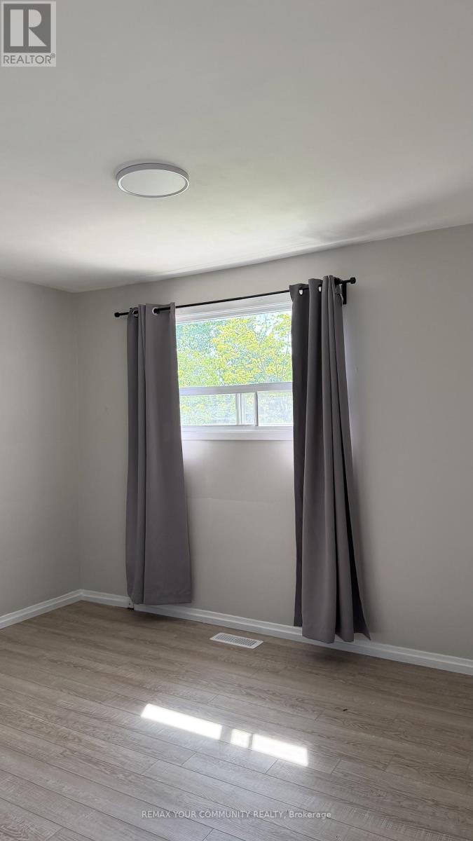 3796 Wyewood Road, Mississauga, Ontario L4T 2A2 - Photo 11 - W13221820