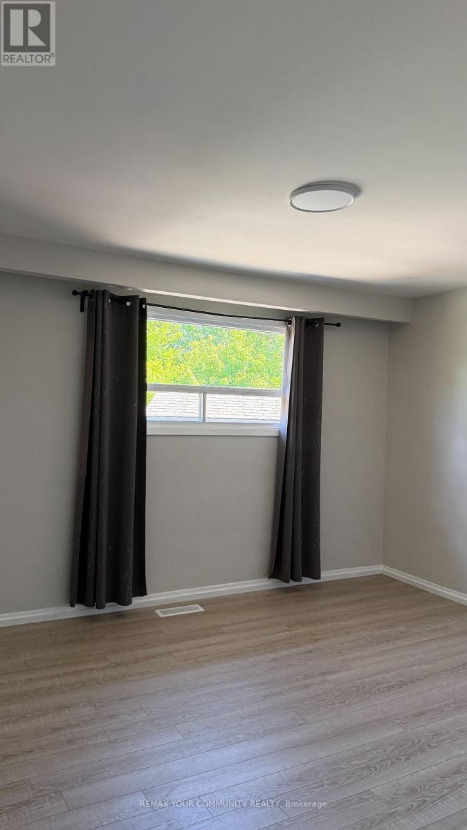 3796 Wyewood Road, Mississauga, Ontario L4T 2A2 - Photo 7 - W13221820
