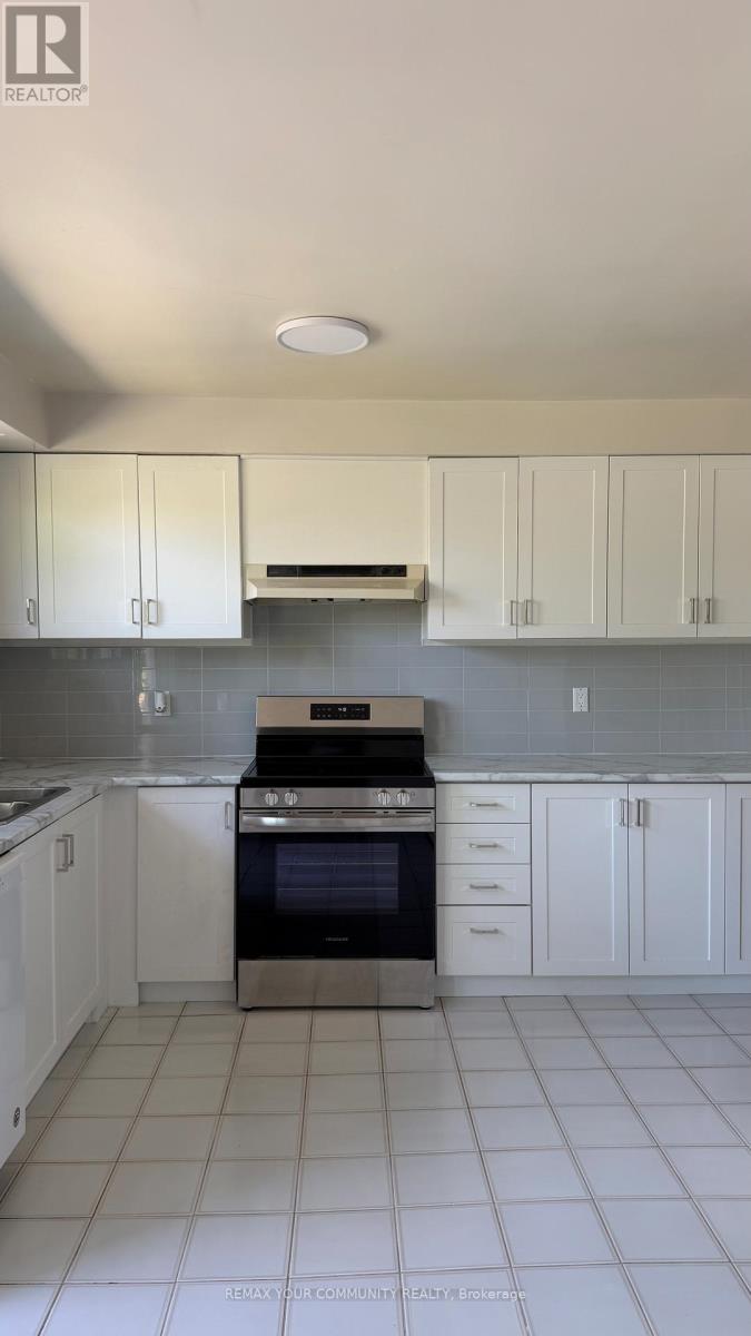 3796 Wyewood Road, Mississauga, Ontario L4T 2A2 - Photo 5 - W13221820