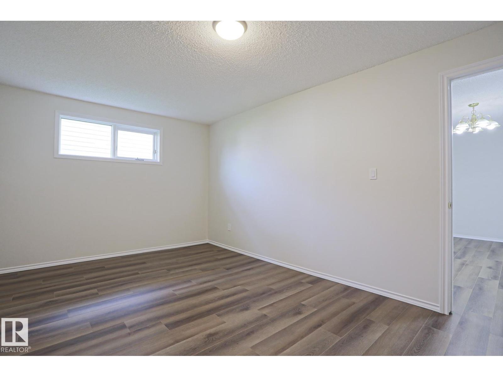 1028 James Cr Nw, Edmonton, Alberta T6L 6P6 - Photo 6 - E4500553
