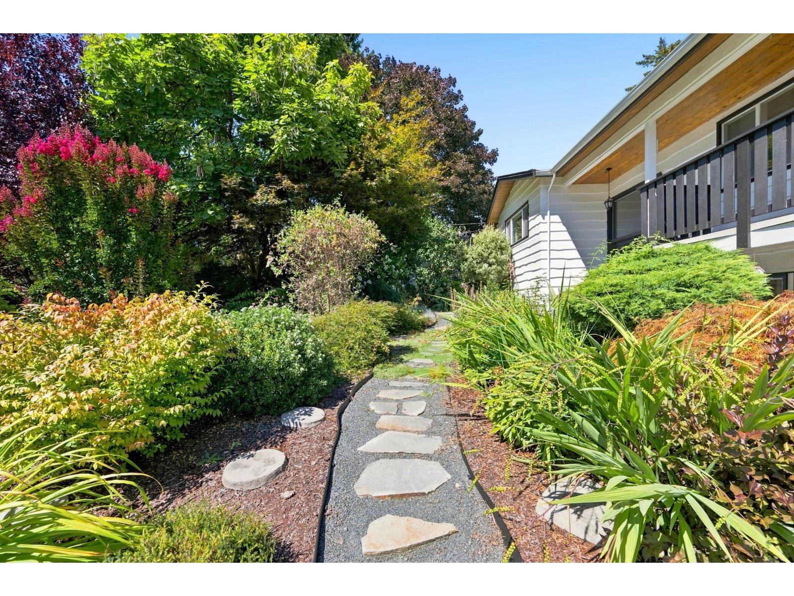7958 Taulbut Street, Mission, British Columbia  V2V 3W7 - Photo 2 - R3139920