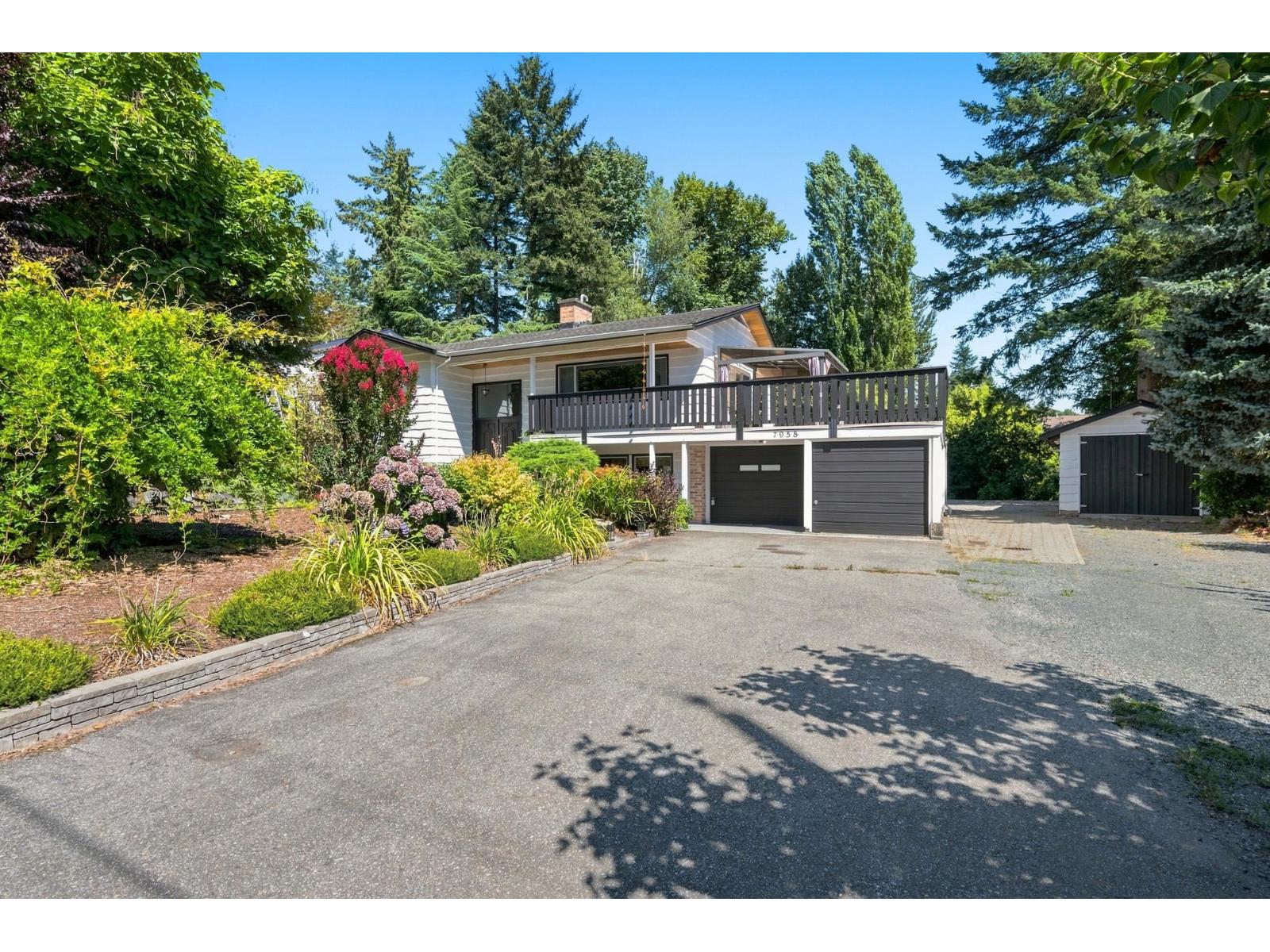 7958 Taulbut Street, Mission, British Columbia  V2V 3W7 - Photo 3 - R3139920