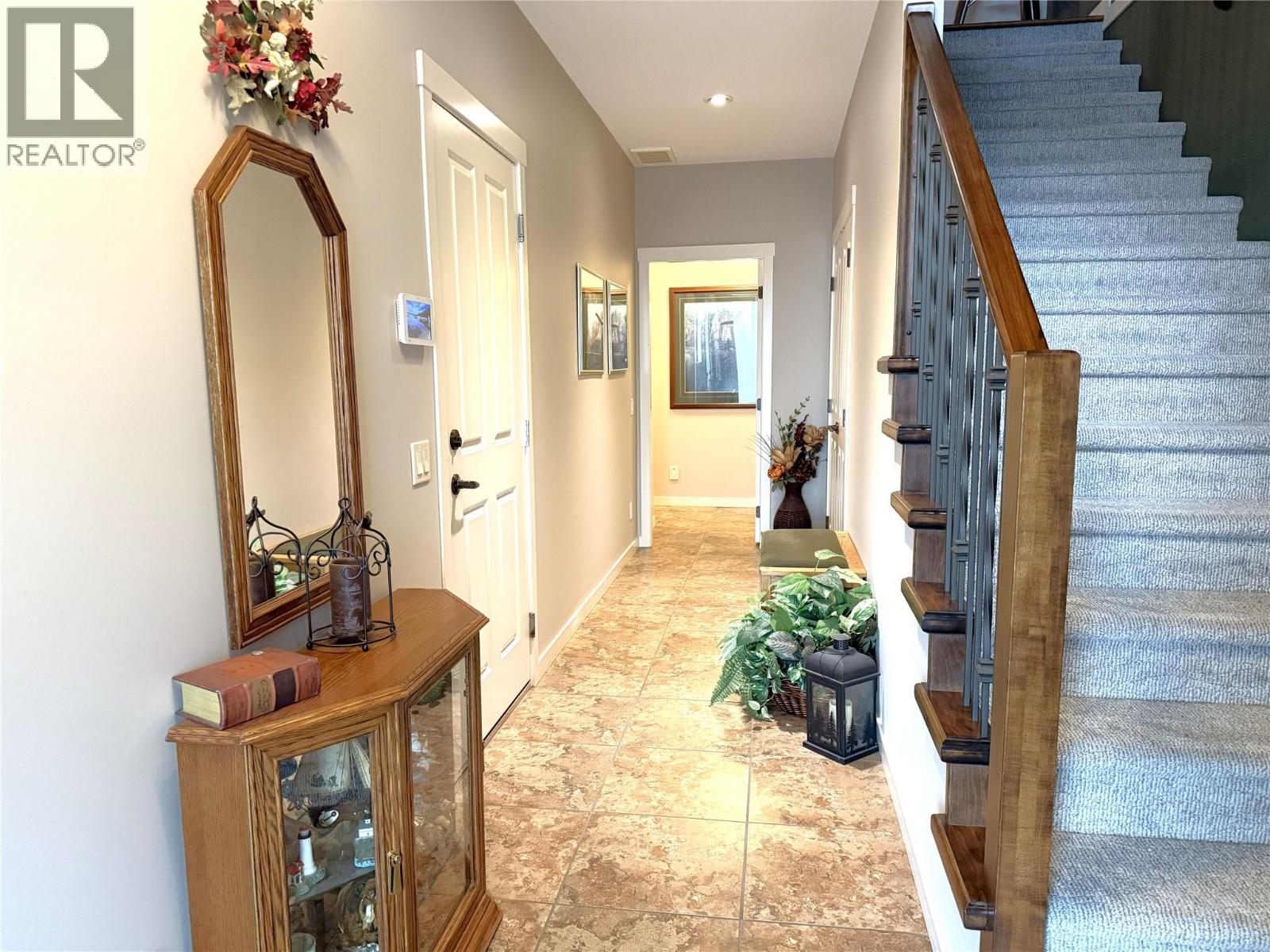 1637 Golf Ridge Way, Kamloops, British Columbia  V2H 0A5 - Photo 2 - 10389622
