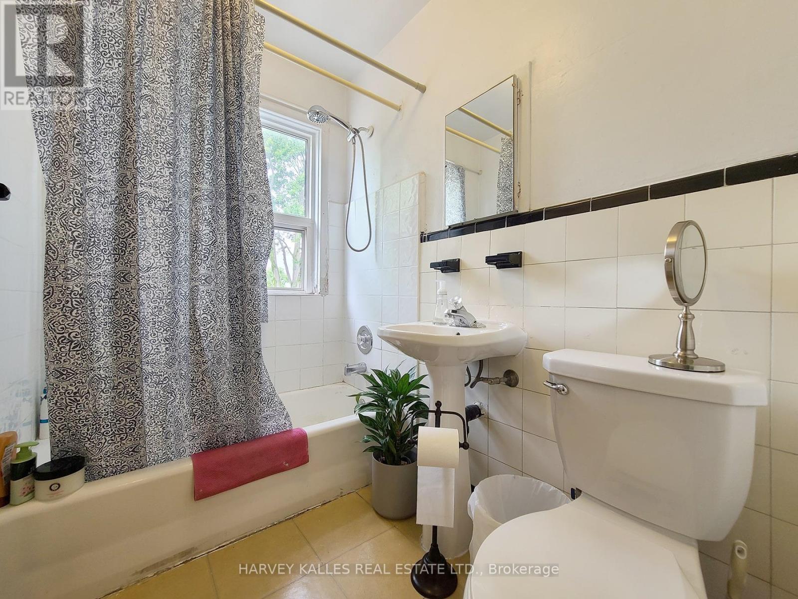 9 - 2434 Keele Street, Toronto, Ontario  M6L 2N2 - Photo 8 - W13668028