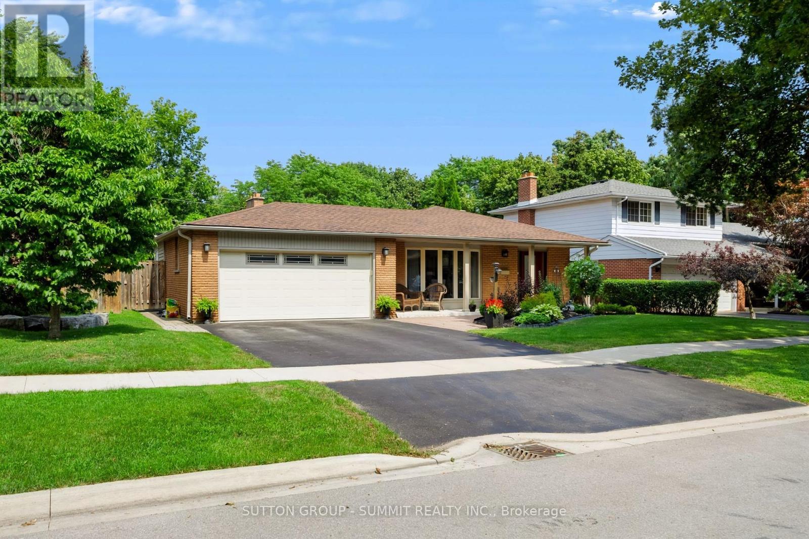 659 Cherrywood Drive, Burlington, Ontario  L7T 3W9 - Photo 2 - W13668110