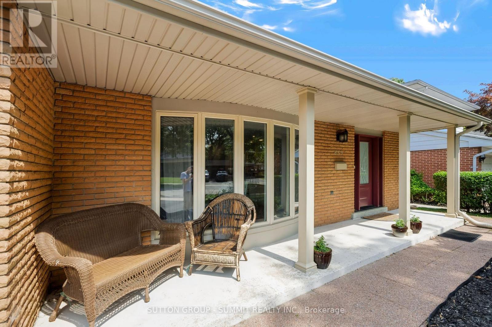 659 Cherrywood Drive, Burlington, Ontario  L7T 3W9 - Photo 5 - W13668110