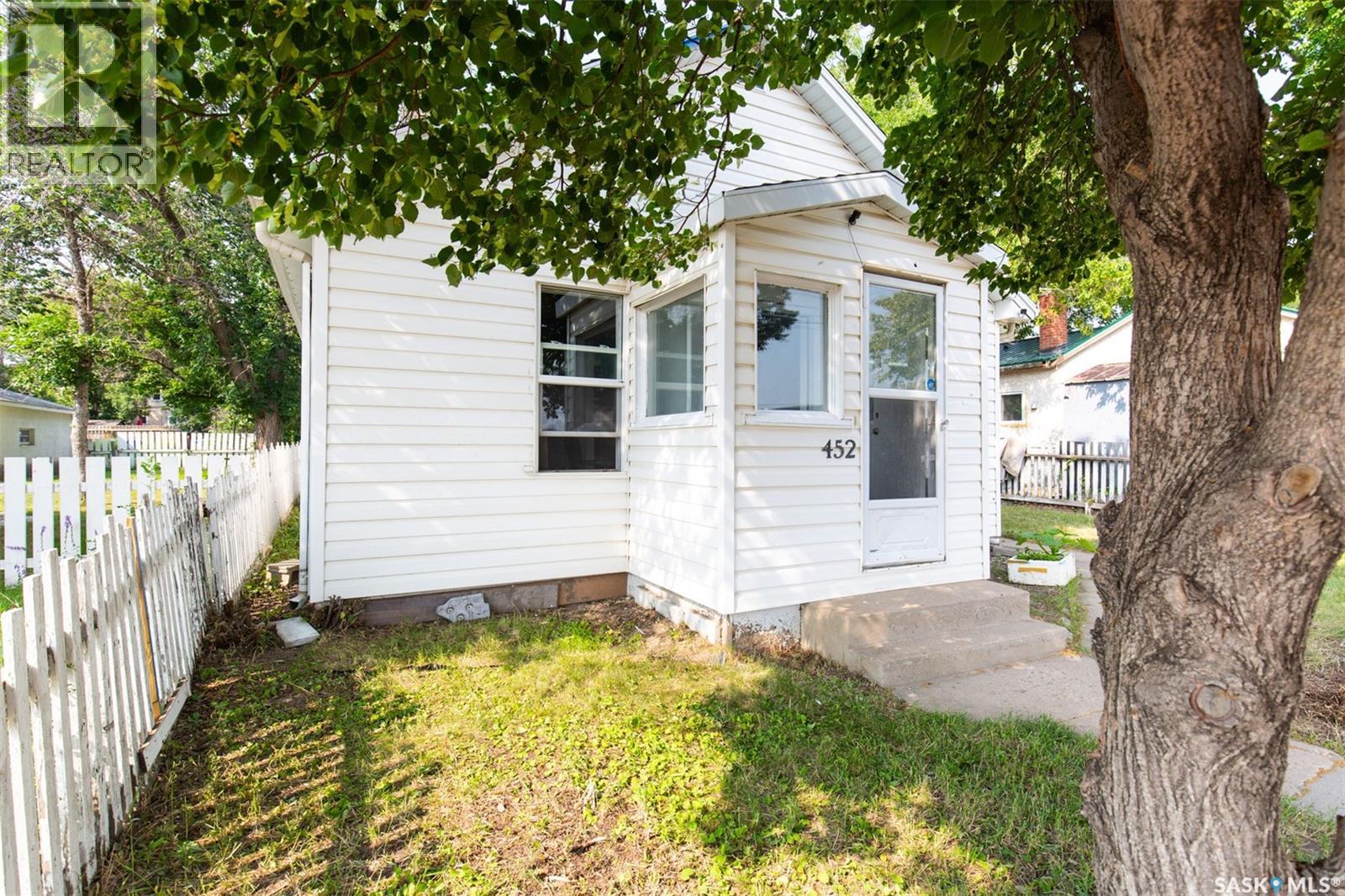 452 Fairford Street W, Moose Jaw, Saskatchewan  S6H 1W2 - Photo 3 - SK045388
