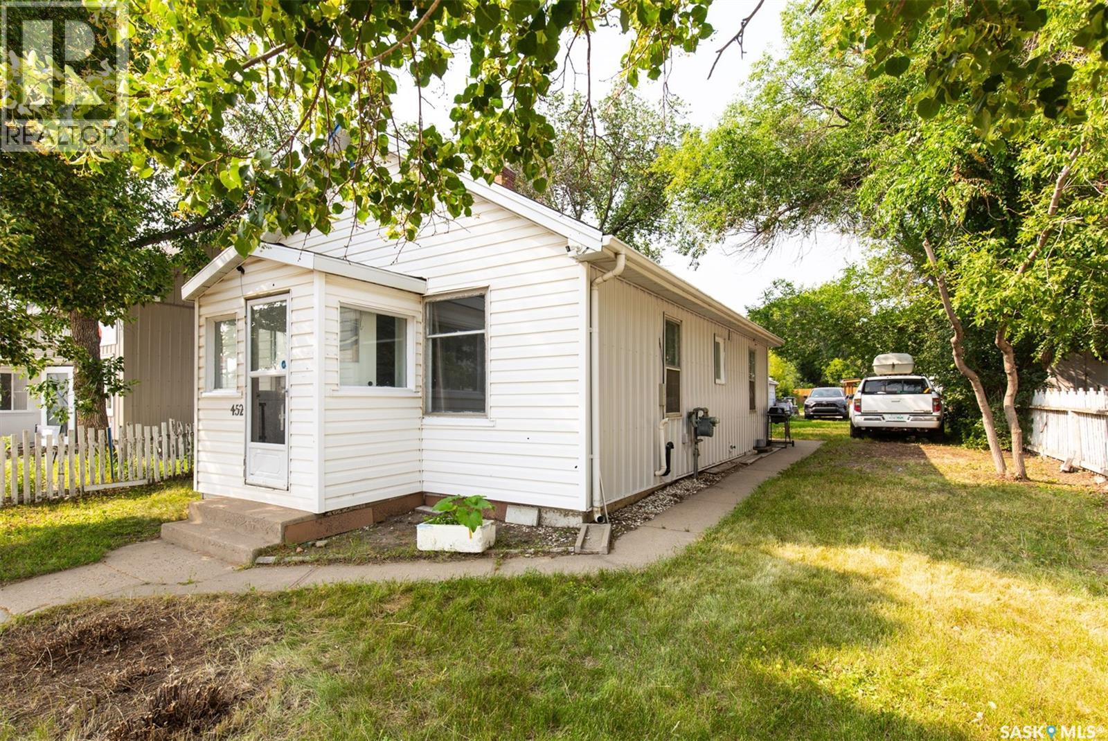 452 Fairford Street W, Moose Jaw, Saskatchewan  S6H 1W2 - Photo 4 - SK045388