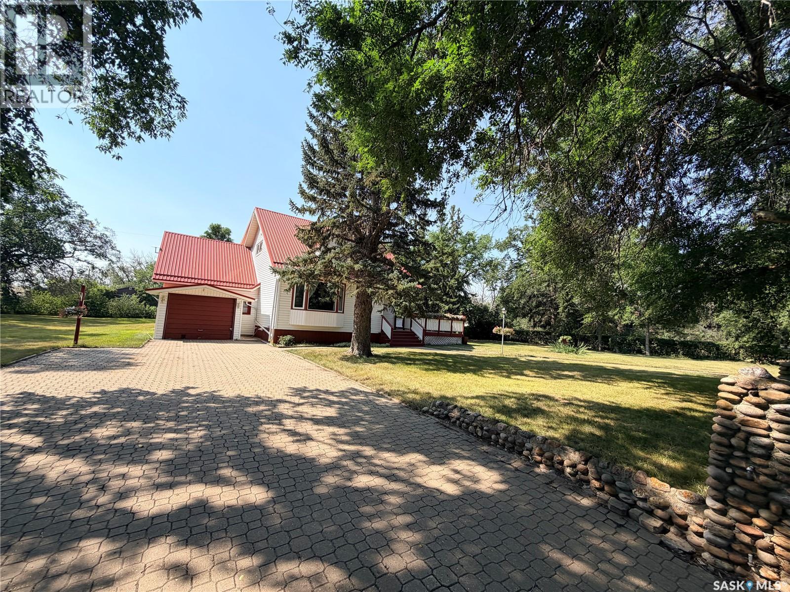 16 Main Street, Willow Bunch Rm No. 42, Saskatchewan  S0H 3T0 - Photo 1 - SK045041