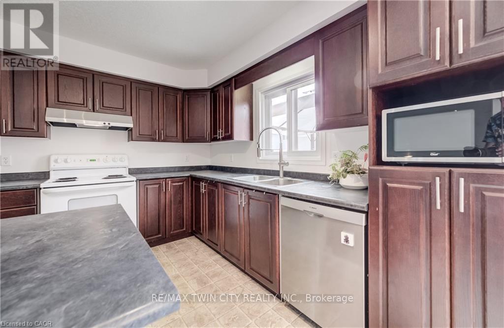 67 Chantilly Street, Kitchener, Ontario  N2R 1V3 - Photo 12 - X13668044