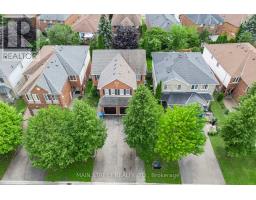 478 HEDDLE CRESCENT, Newmarket, Ontario