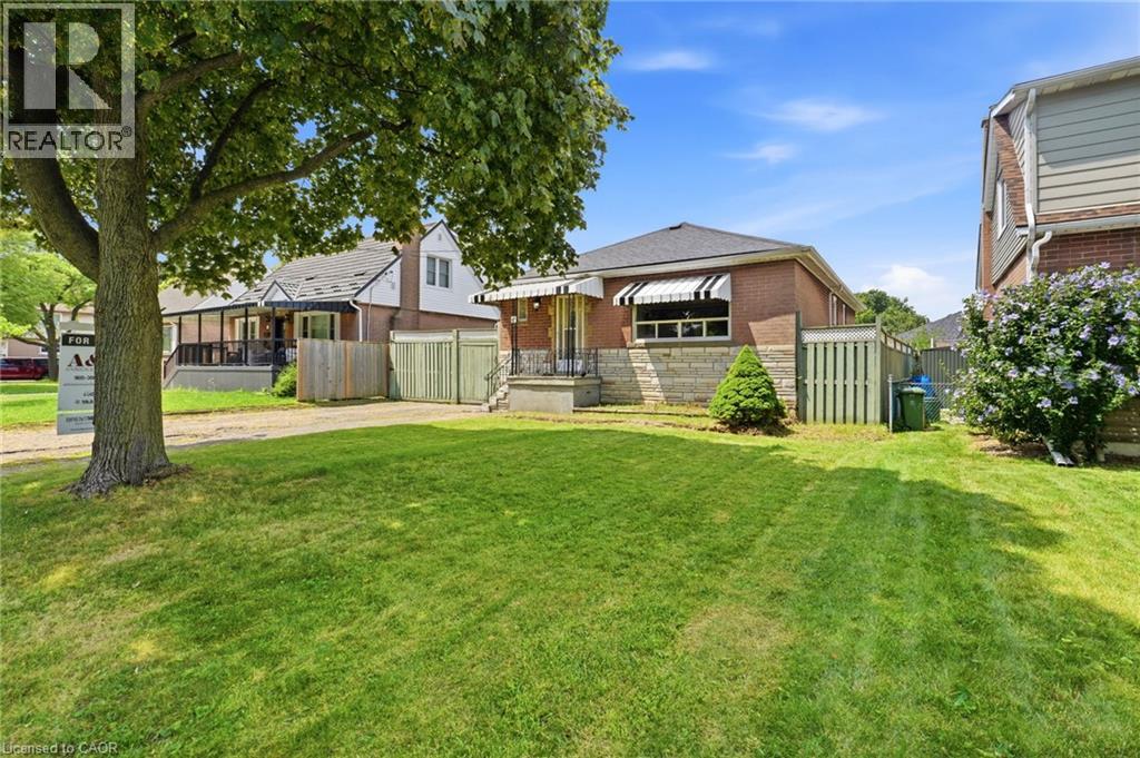 6 SEVEN OAKS Drive, Hamilton, Ontario