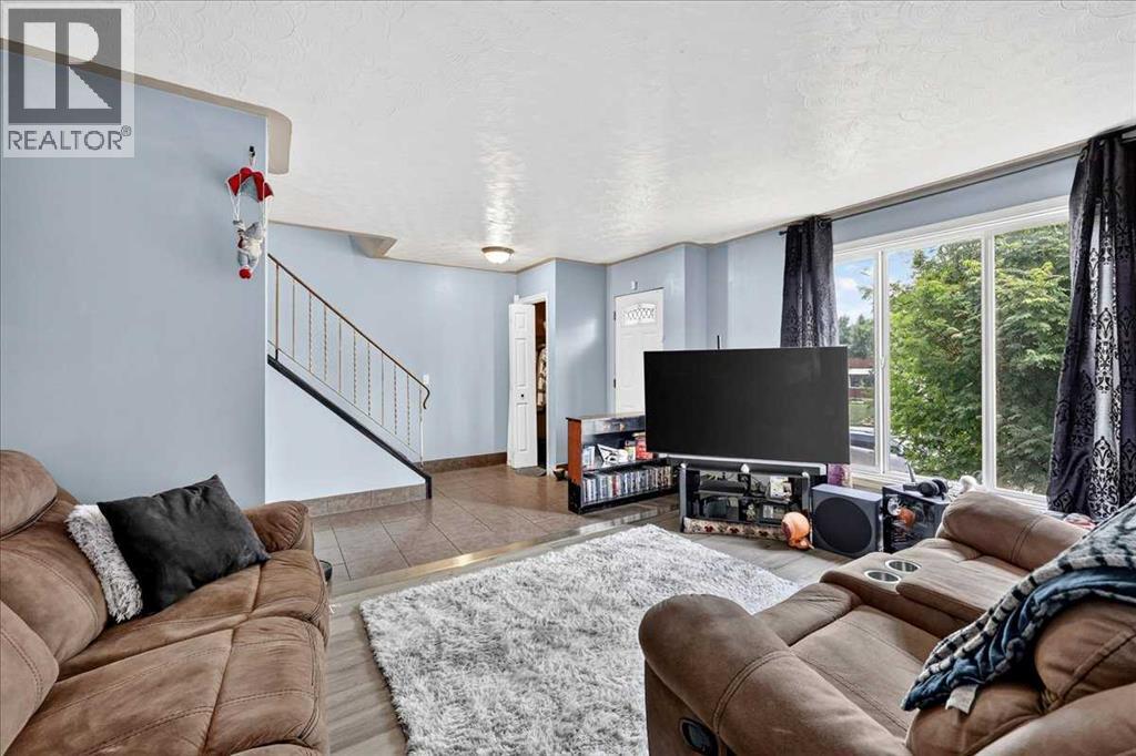 219 Penworth Drive SE, Calgary, Alberta  T2A 5E2 - Photo 5 - A2331016