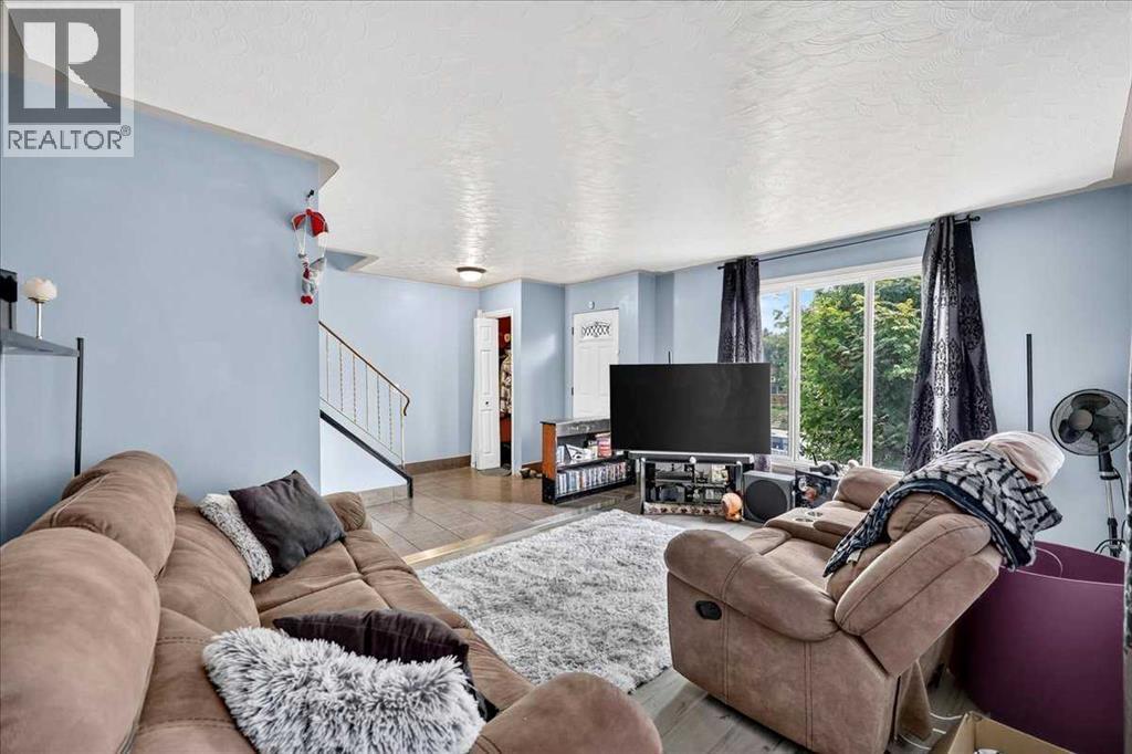 219 Penworth Drive SE, Calgary, Alberta  T2A 5E2 - Photo 6 - A2331016