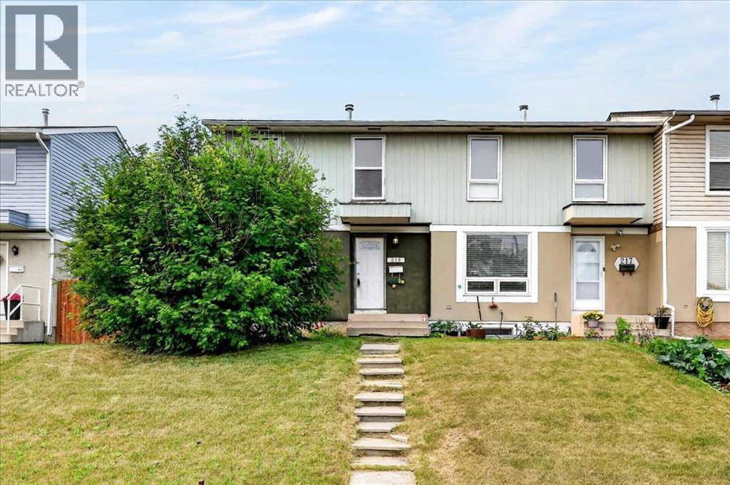219 Penworth Drive SE, Calgary, Alberta  T2A 5E2 - Photo 2 - A2331016