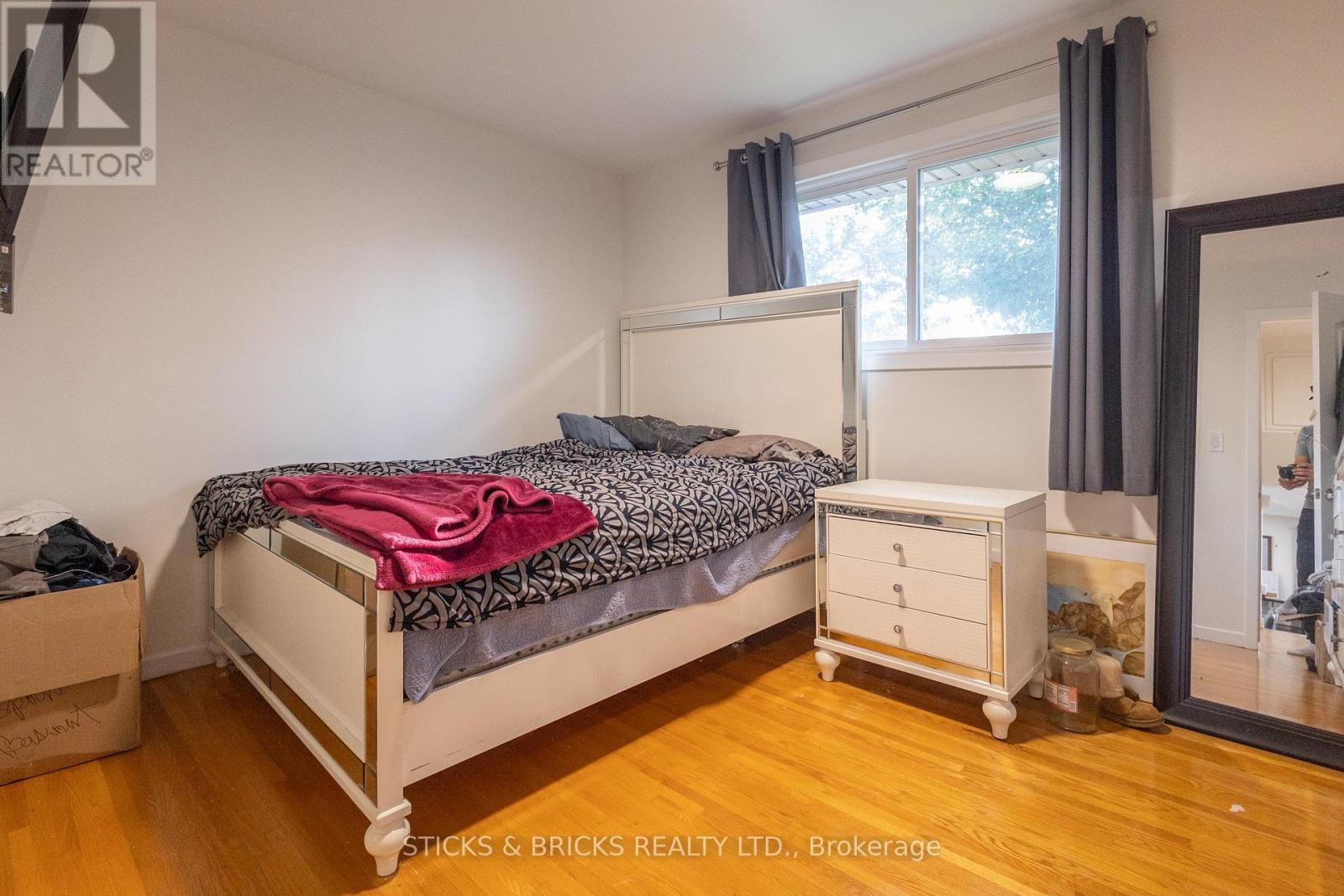 4479 Mitchell Avenue, Niagara Falls, Ontario  L2E 6R6 - Photo 13 - X13668234