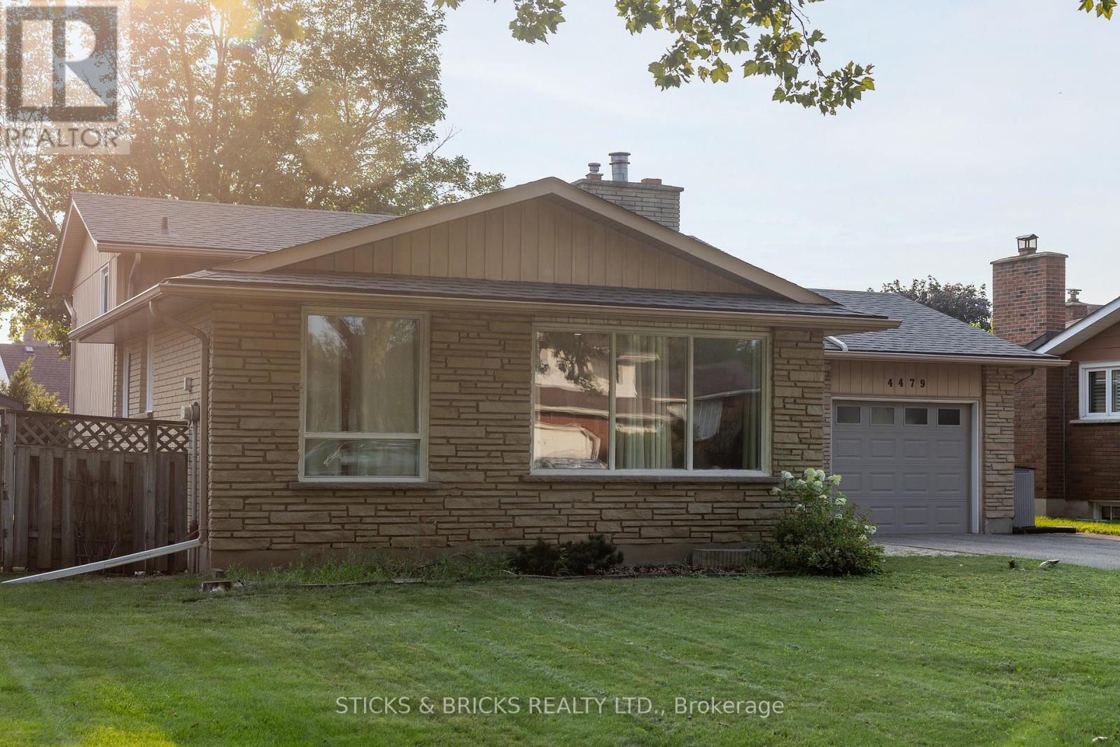4479 Mitchell Avenue, Niagara Falls, Ontario  L2E 6R6 - Photo 2 - X13668234
