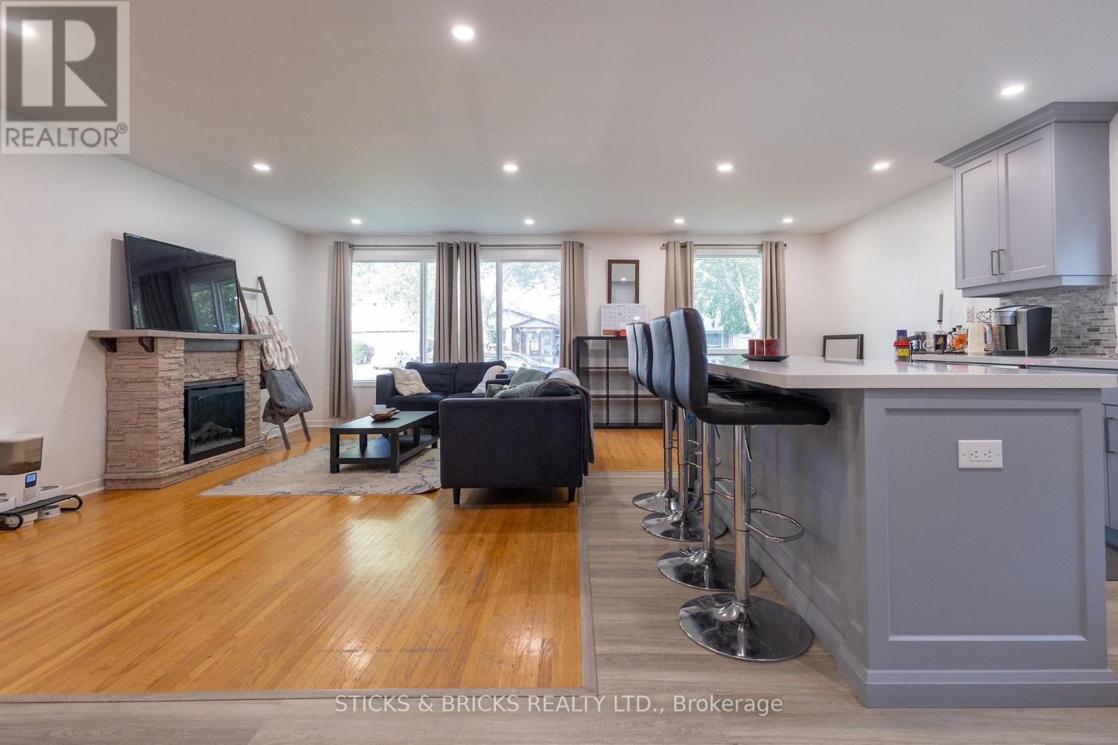 4479 Mitchell Avenue, Niagara Falls, Ontario  L2E 6R6 - Photo 8 - X13668234