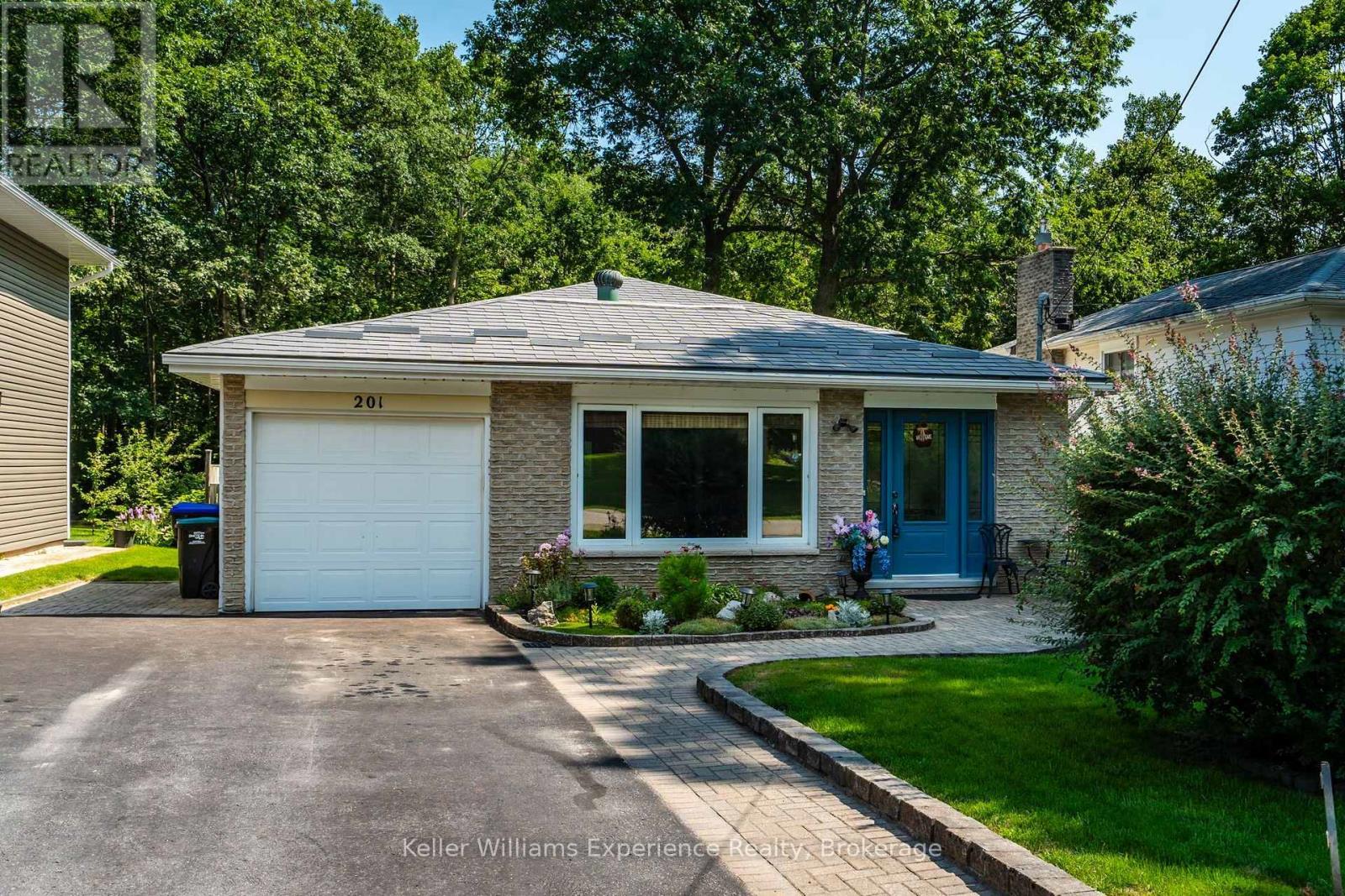 201 BAYFIELD AVENUE, Midland, Ontario