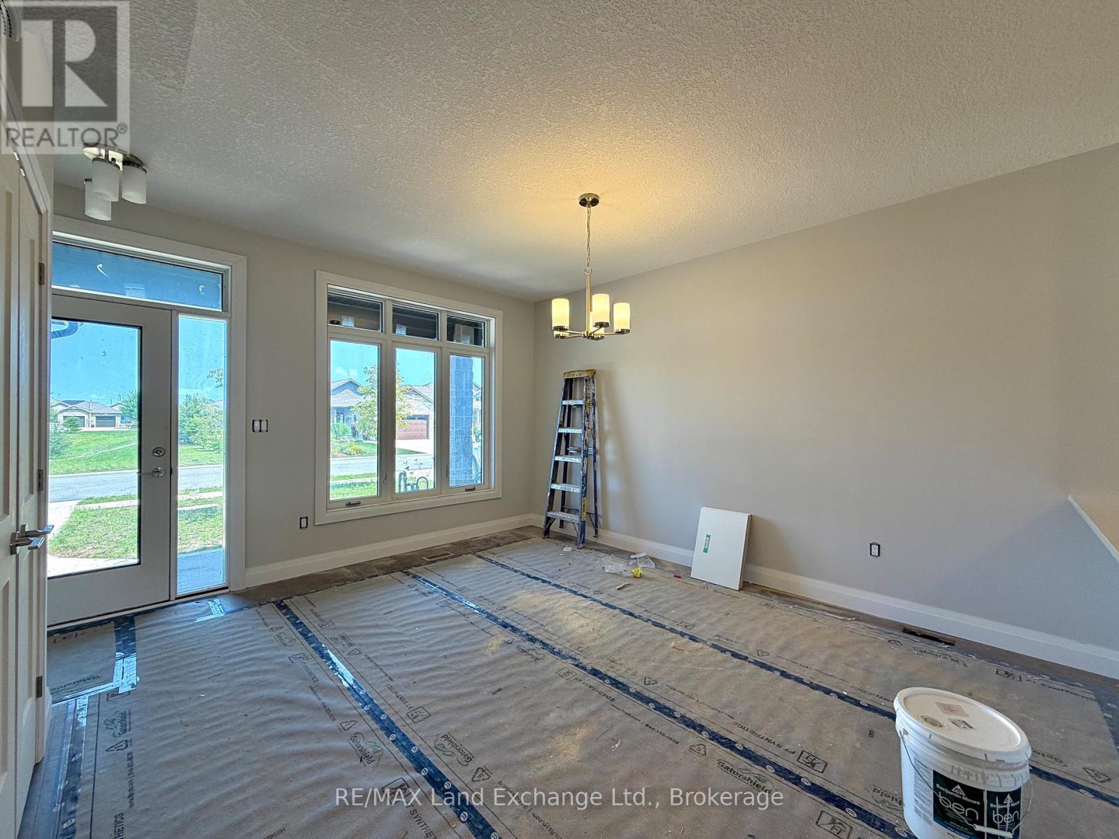 360 Rosner Drive, Saugeen Shores, Ontario  N0H 2C8 - Photo 11 - X12286503