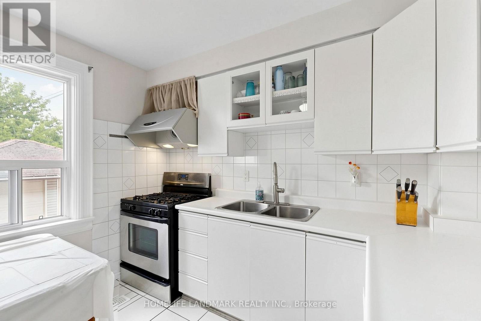 484 Glenholme Avenue, Toronto, Ontario M6E 3G2 - Photo 13 - C13668216
