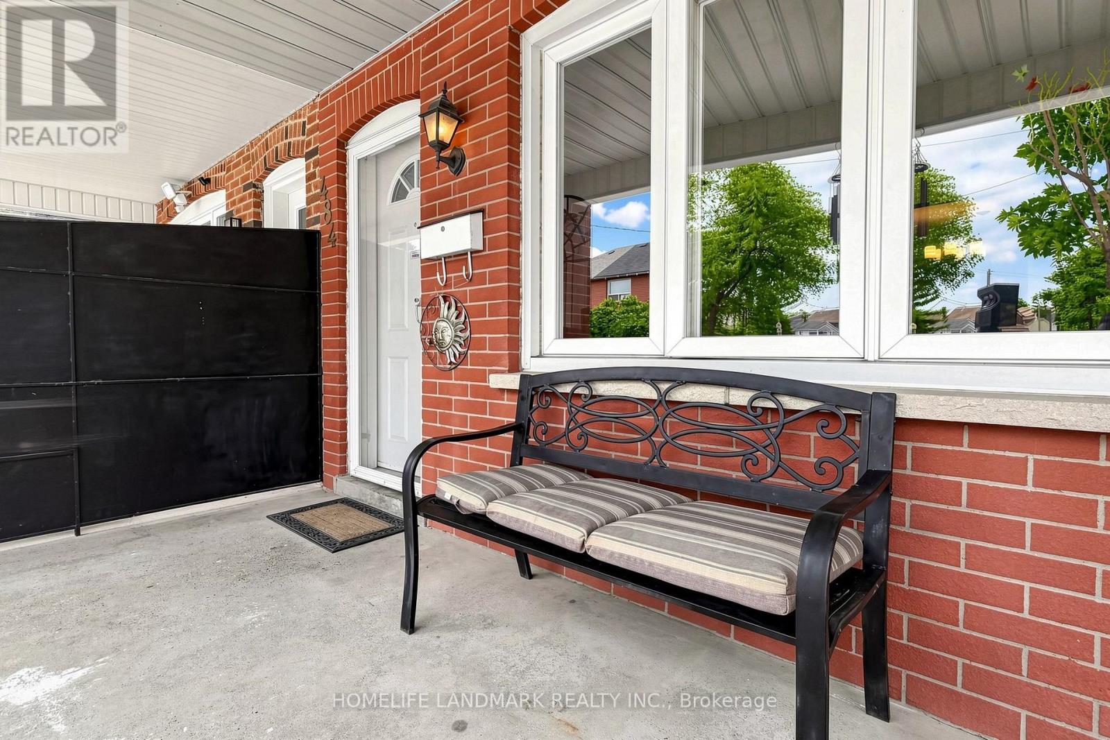 484 Glenholme Avenue, Toronto, Ontario M6E 3G2 - Photo 5 - C13668216
